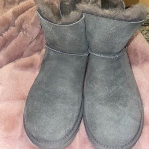 Ugg gray boots size 8 great condition